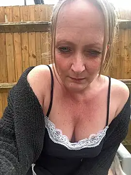 Snapshot of HoneyBluex chatting on March 23, 2026, 9:31 am HoneyBluex online show from March 23, 2026, 9:31 am