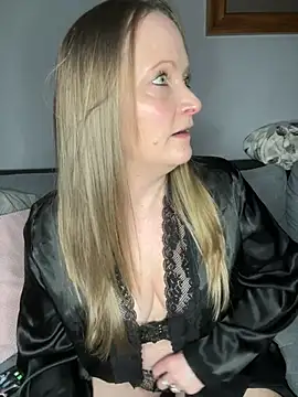 HoneyBluex online show from February 13, 2025, 4:07 pm