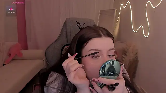 CoralineKeyns online show from February 12, 2026, 5:29 am