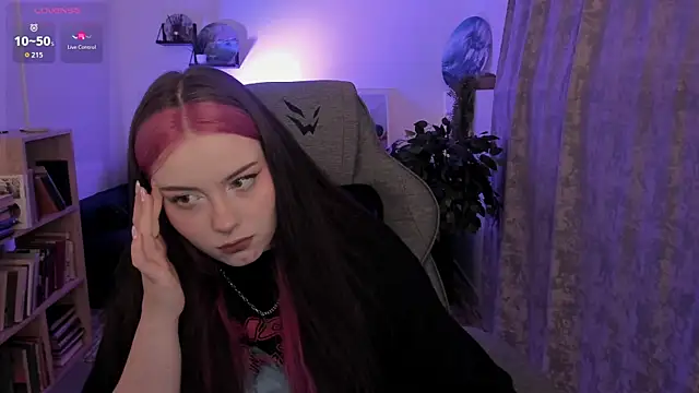 Snapshot of CoralineKeyns chatting on July 7, 2026, 6:47 am CoralineKeyns online show from July 7, 2026, 6:47 am
