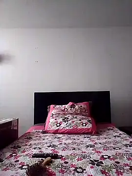 Snapshot of Cameron_puppy chatting on October 22, 2025, 6:40 pm Cameron puppy online show from October 22, 2025, 6:40 pm