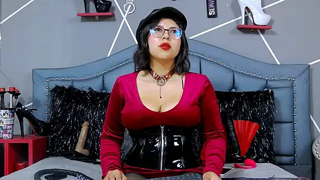 Snapshot of Evangeline chatting on February 28, 2025, 11:01 pm Evangeline online show from February 28, 2025, 11:01 pm