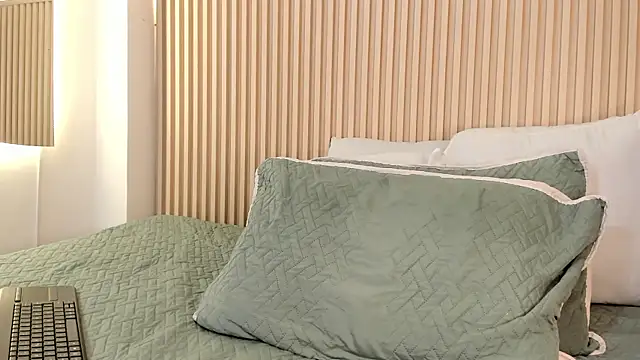 daiana curly online show from March 13, 2026, 8:58 pm