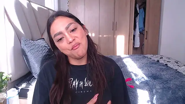 fairylatin222 online show from March 18, 2025, 12:28 pm