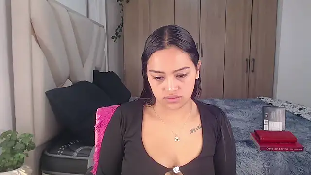 fairylatin222 online show from March 19, 2025, 8:12 am