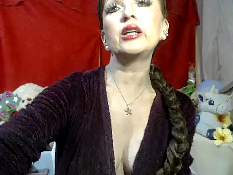 hottieperla online show from October 7, 2025, 6:42 pm
