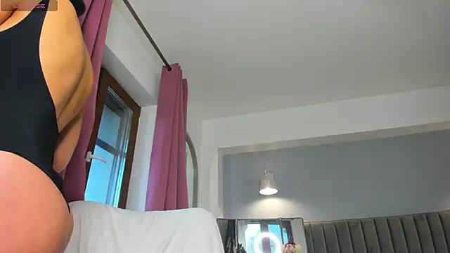 Snapshot of Awesome_Jolie chatting on December 2, 2025, 6:26 am Awesome Jolie online show from December 2, 2025, 6:26 am