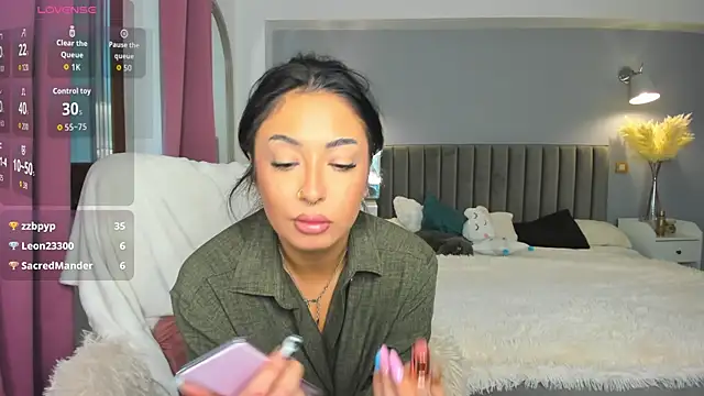 Snapshot of Awesome_Jolie chatting on October 3, 2025, 10:28 am Awesome Jolie online show from October 3, 2025, 10:28 am