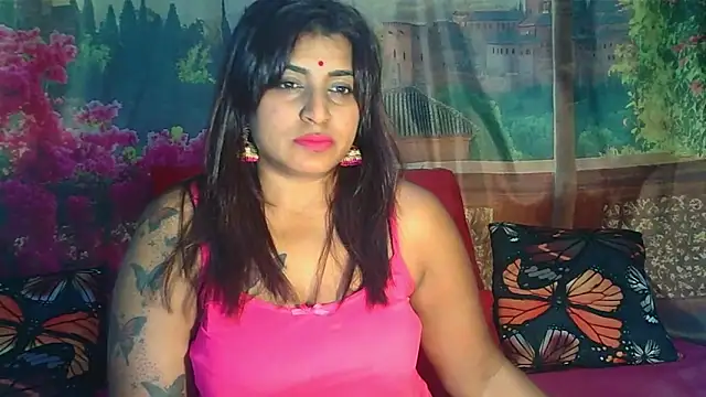 Snapshot of RoyalIndianCreamPuff chatting on June 12, 2026, 6:38 pm RoyalIndianCreamPuff online show from June 12, 2026, 6:38 pm
