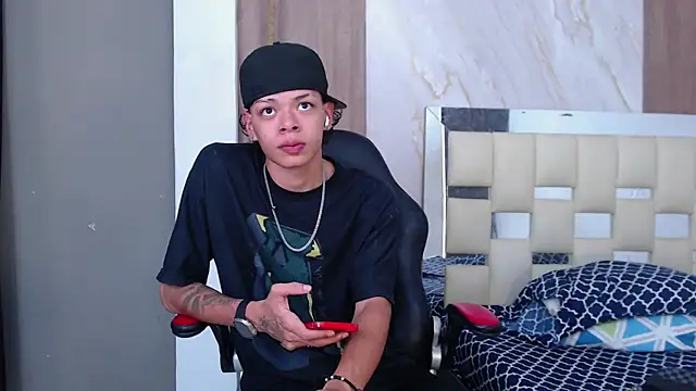 Snapshot of Harry_jhonsson chatting on June 22, 2026, 9:34 pm Harry jhonsson online show from June 22, 2026, 9:34 pm