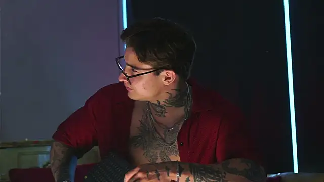 dantecoppolaa  online show from October 18, 2025, 8:55 pm