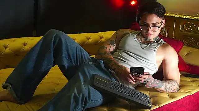 dantecoppolaa  online show from March 26, 2026, 11:35 pm