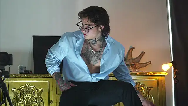 dantecoppolaa  online show from September 27, 2025, 7:53 pm