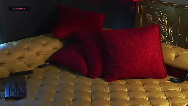 dantecoppolaa  online show from October 20, 2025, 9:04 pm