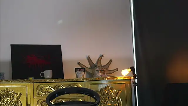 dantecoppolaa  online show from September 28, 2025, 8:27 pm