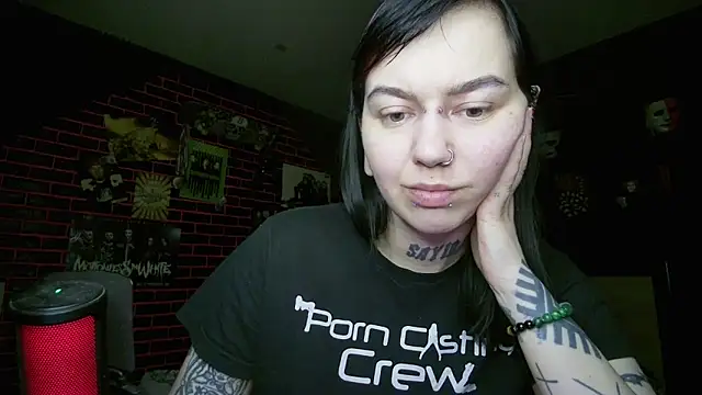 MoorderxDoll online show from March 22, 2026, 9:49 pm