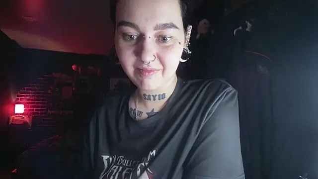 MoorderxDoll online show from February 14, 2025, 9:10 pm