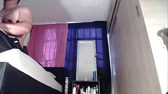 Tommhot online show from September 10, 2025, 8:19 pm