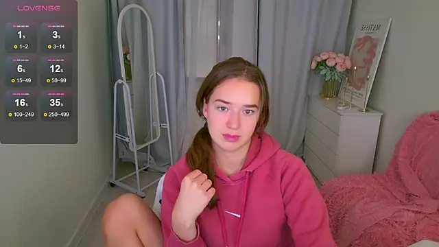 Snapshot of LovelyJessie chatting on November 18, 2025, 2:42 pm LovelyJessie online show from November 18, 2025, 2:42 pm