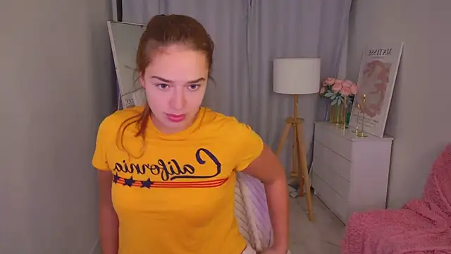 Snapshot of LovelyJessie chatting on May 15, 2026, 1:31 pm LovelyJessie online show from May 15, 2026, 1:31 pm