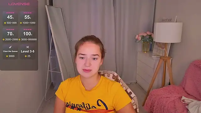 Snapshot of LovelyJessie chatting on May 5, 2026, 1:47 pm LovelyJessie online show from May 5, 2026, 1:47 pm