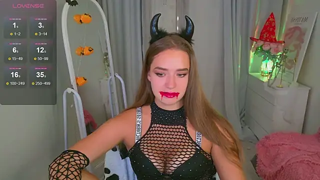 Snapshot of LovelyJessie chatting on October 31, 2025, 1:41 pm LovelyJessie online show from October 31, 2025, 1:41 pm