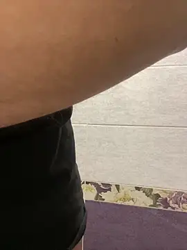 Snapshot of vanho29 chatting on February 6, 2026, 10:17 pm vanho29 online show from February 6, 2026, 10:17 pm