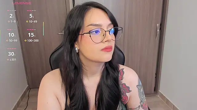 Snapshot of anaveleeez chatting on November 29, 2025, 3:17 am anaveleeez online show from November 29, 2025, 3:17 am