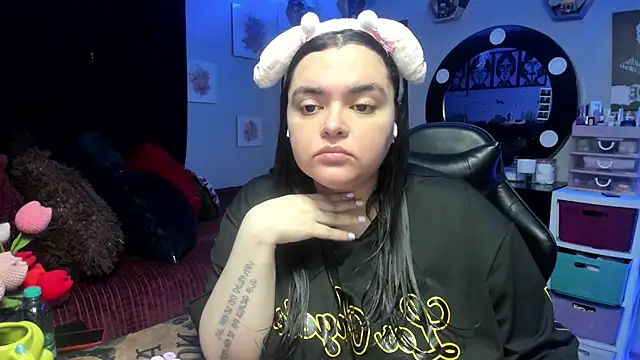 Snapshot of Luise_Meyrink chatting on April 14, 2026, 4:50 am Luise Meyrink online show from April 14, 2026, 4:50 am
