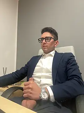 masterboss  online show from December 3, 2025, 12:26 pm