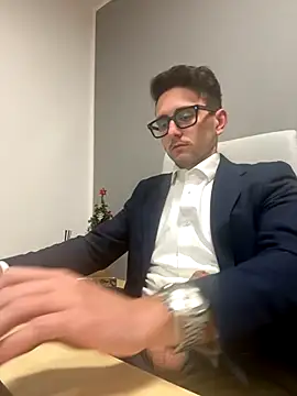 masterboss  online show from December 4, 2024, 8:01 pm