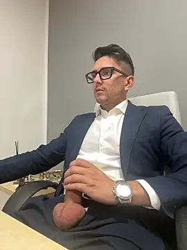 masterboss  online show from November 3, 2025, 12:53 pm