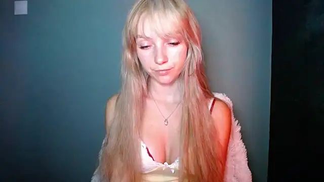 LuciaYoung online show from September 13, 2025, 6:41 pm