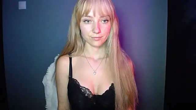 LuciaYoung online show from September 25, 2025, 6:58 pm