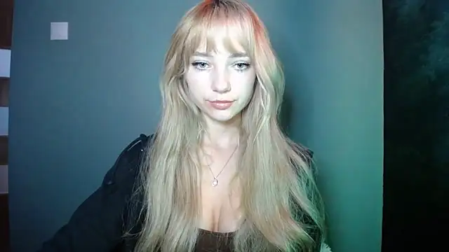 LuciaYoung online show from October 7, 2025, 6:36 am