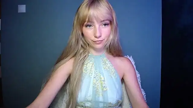 LuciaYoung online show from September 9, 2025, 6:23 am