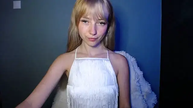 LuciaYoung online show from September 12, 2025, 6:24 am