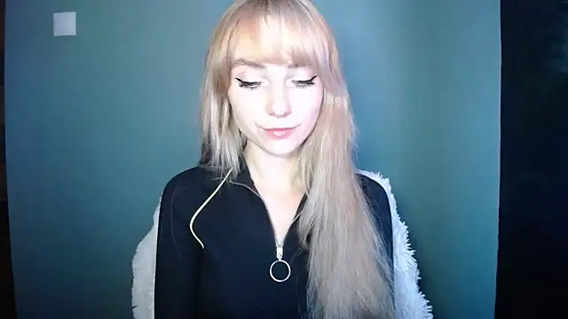 LuciaYoung online show from October 1, 2025, 6:12 pm