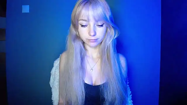 LuciaYoung online show from October 4, 2025, 5:42 am