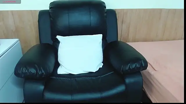 Issa Km  online show from February 15, 2025, 7:38 am