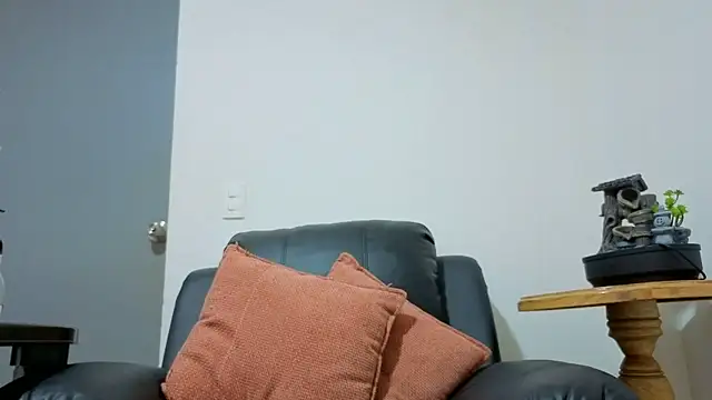 Issa Km  online show from December 22, 2025, 12:11 am