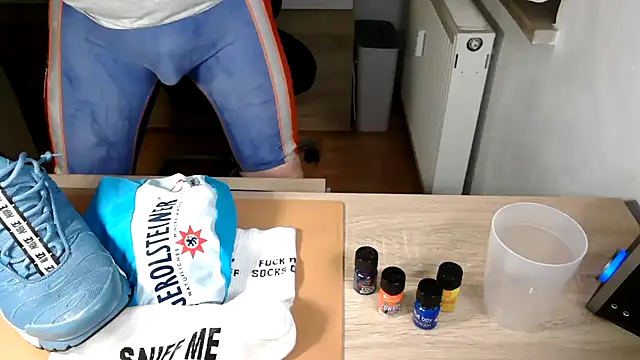 Snapshot of lycrasneaker@xh chatting on April 13, 2026, 9:30 pm lycrasneakerxh online show from April 13, 2026, 9:30 pm