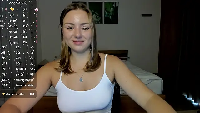 Snapshot of ThreeshaWhite chatting on April 9, 2026, 1:40 am ThreeshaWhite online show from April 9, 2026, 1:40 am