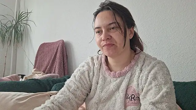 Cyndee Winter online show from November 30, 2025, 9:54 am