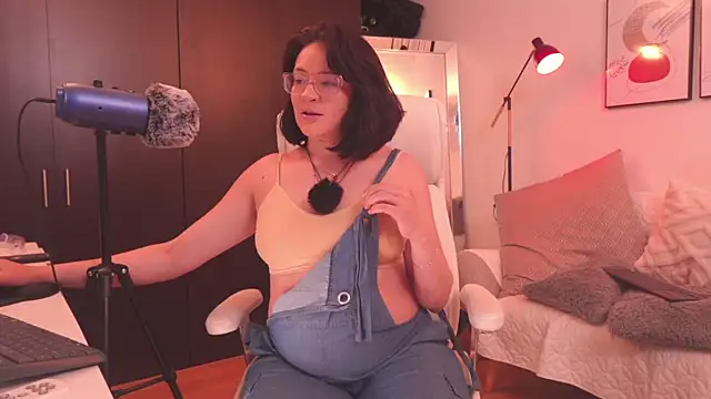 Snapshot of Anah_s chatting on January 7, 2026, 12:04 am Anah s online show from January 7, 2026, 12:04 am