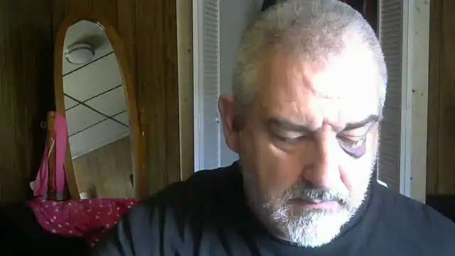 Snapshot of fire193 chatting on December 17, 2025, 7:41 pm fire193 online show from December 17, 2025, 7:41 pm