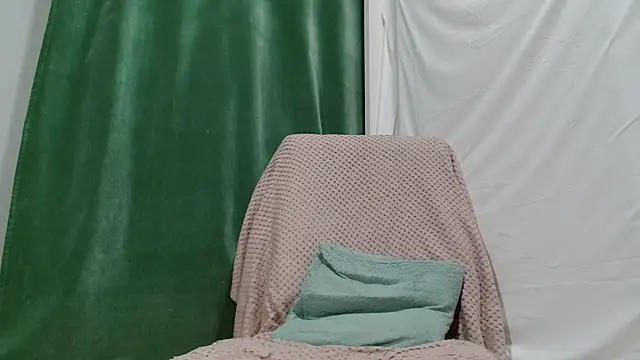 Luckyalice 4u online show from May 16, 2026, 10:42 pm