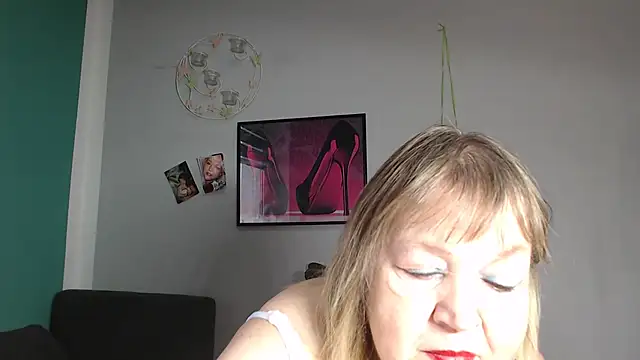 Snapshot of Blasflittchen chatting on November 24, 2025, 12:38 pm Blasflittchen online show from November 24, 2025, 12:38 pm