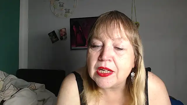 Snapshot of Blasflittchen chatting on October 5, 2025, 9:27 pm Blasflittchen online show from October 5, 2025, 9:27 pm