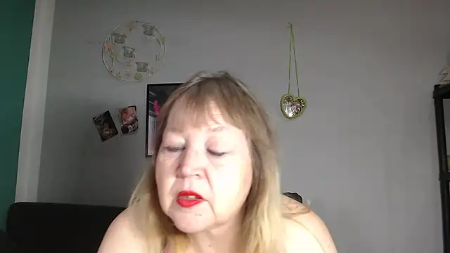 Snapshot of Blasflittchen chatting on November 28, 2025, 12:27 pm Blasflittchen online show from November 28, 2025, 12:27 pm